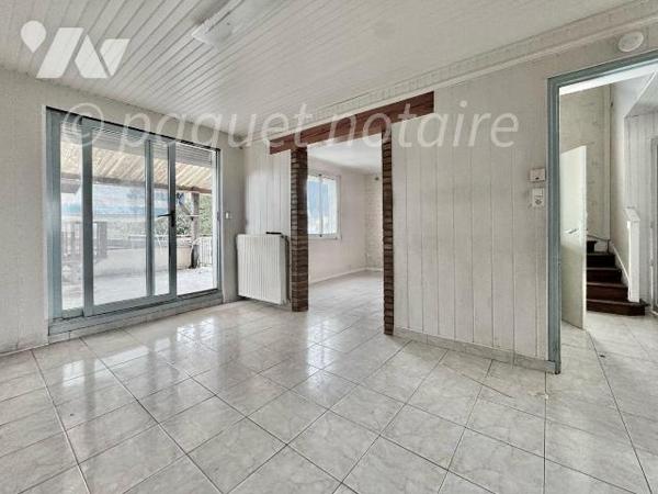 Maison individuelle
Comprenant entrée, cuisine ouverte sur séjour. Accès sur la terrasse de 15...