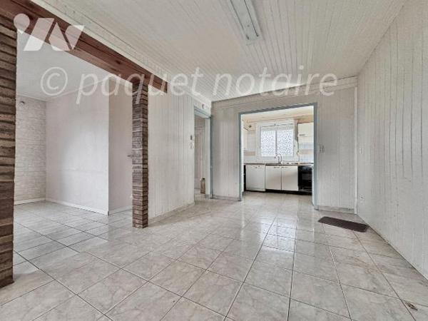 Maison individuelle
Comprenant entrée, cuisine ouverte sur séjour. Accès sur la terrasse de 15...