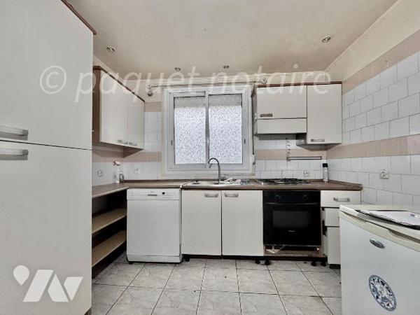 Maison individuelle
Comprenant entrée, cuisine ouverte sur séjour. Accès sur la terrasse de 15...