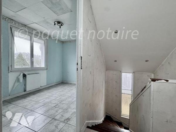 Maison individuelle
Comprenant entrée, cuisine ouverte sur séjour. Accès sur la terrasse de 15...