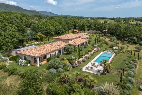 Vente Villa de luxe Aups 6 Pièces 261 m²