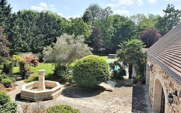 Maison à vendre    8 pièces •  Brie-Comte-Robert