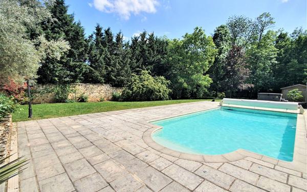 Maison à vendre    8 pièces •  Brie-Comte-Robert