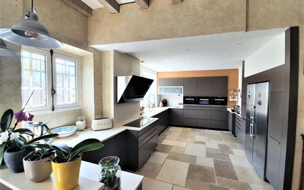 Maison à vendre    8 pièces •  Brie-Comte-Robert