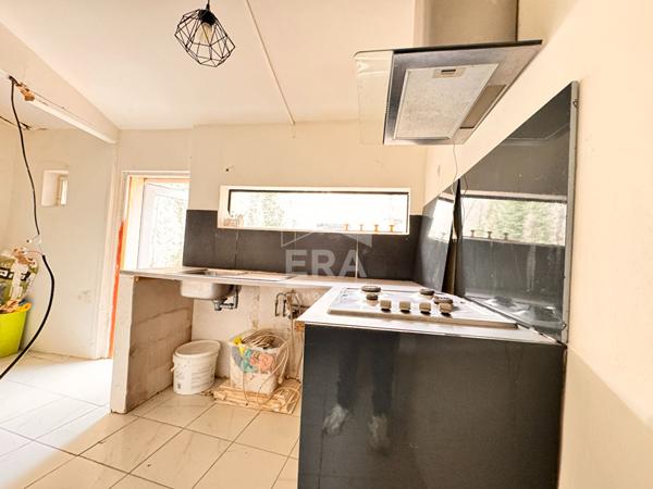 A VENDRE MAISON DE BOURG DE TYPE 4 A FINIR DE RESTAURER.