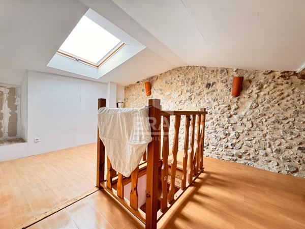 A VENDRE MAISON DE BOURG DE TYPE 4 A FINIR DE RESTAURER.