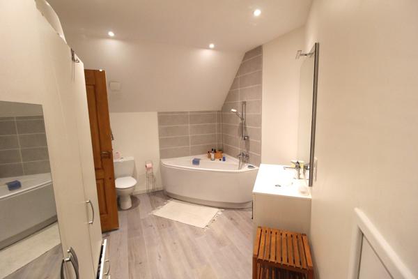 Maison individuelle de 127 m² avec sous sol total equipé et atelier terrain 547 m²