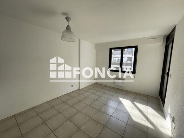 Location Appartement 2 pièces 32.8 m² - RUE H.BATAILLE/AV JEAN JAURES Nimes 30900