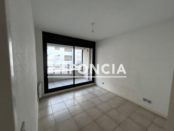 Location Appartement 2 pièces 32.8 m² - RUE H.BATAILLE/AV JEAN JAURES Nimes 30900