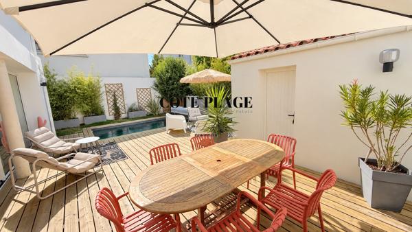 Villa année 50 rénovée à 100 m de la plage – Piscine chauffée – Esprit années 50 AU PRIX DE 1 050 000 € FAI