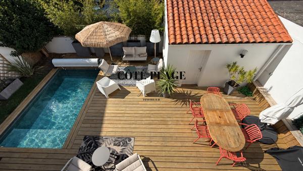 Villa année 50 rénovée à 100 m de la plage – Piscine chauffée – Esprit années 50 AU PRIX DE 1 050 000 € FAI