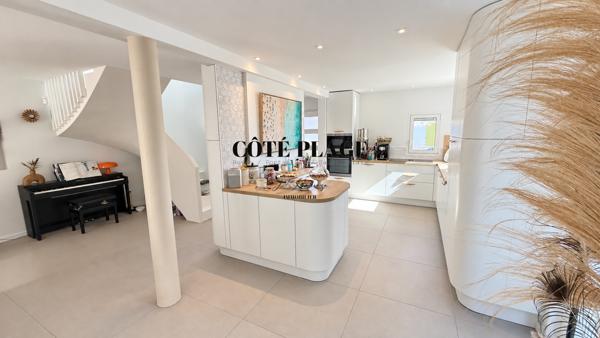 Villa année 50 rénovée à 100 m de la plage – Piscine chauffée – Esprit années 50 AU PRIX DE 1 050 000 € FAI