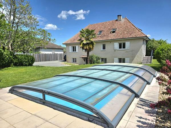Maison traditionnelle périgourdine, type 9, double garage, piscine couverte, sur un terrain de 1102 m²