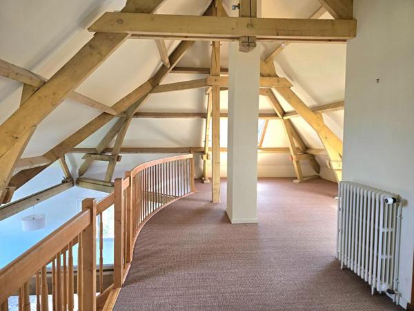 Maison traditionnelle périgourdine, type 9, double garage, piscine couverte, sur un terrain de 1102 m²