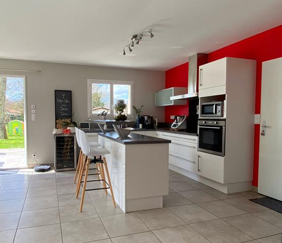 SAINT JEAN D'ILLAC - Agréable maison de plain -pied de 85 m2 avec jardin de 400 m²