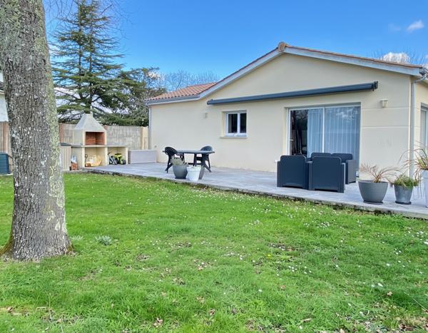 SAINT JEAN D'ILLAC - Agréable maison de plain -pied de 85 m2 avec jardin de 400 m²