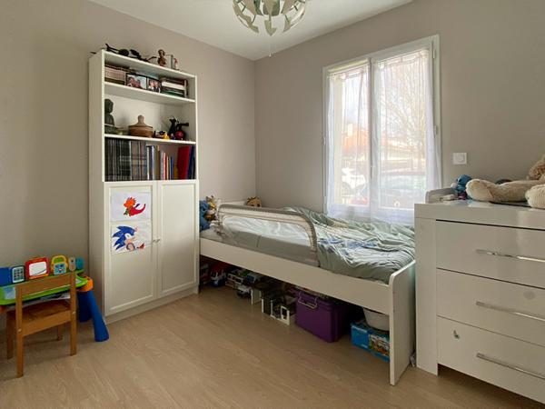 SAINT JEAN D'ILLAC - Agréable maison de plain -pied de 85 m2 avec jardin de 400 m²