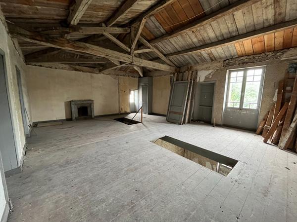 Ensemble immobilier à rénover, quartier Lafond, fort potentiel.