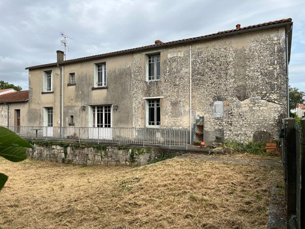 Ensemble immobilier à rénover, quartier Lafond, fort potentiel.