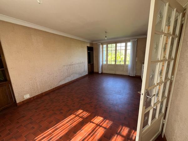 Ensemble immobilier à rénover, quartier Lafond, fort potentiel.