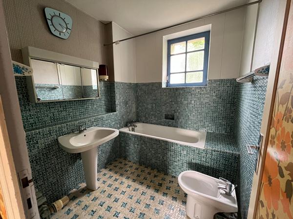 Ensemble immobilier à rénover, quartier Lafond, fort potentiel.