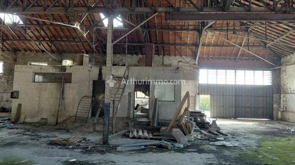 Vente                                                      Local commercial
                        
                                         1200 m2                     à Castres
