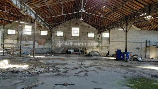 Vente                                                      Local commercial
                        
                                         1200 m2                     à Castres