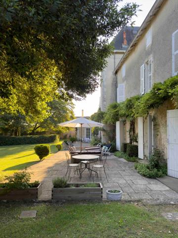 Beau manoir entre ville et campagne à vendre proche de Niort