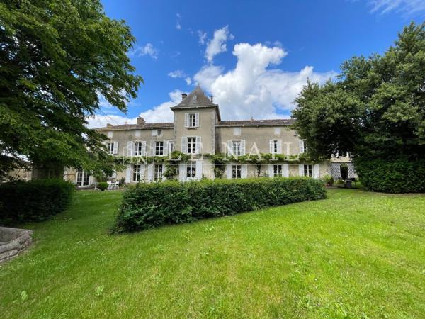 Beau manoir entre ville et campagne à vendre proche de Niort