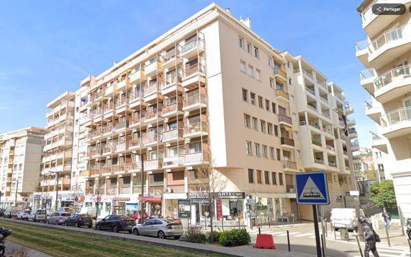 Appartement à vendre    2 pièces •  Nice