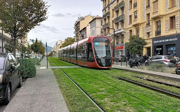 Appartement à vendre    2 pièces •  Nice