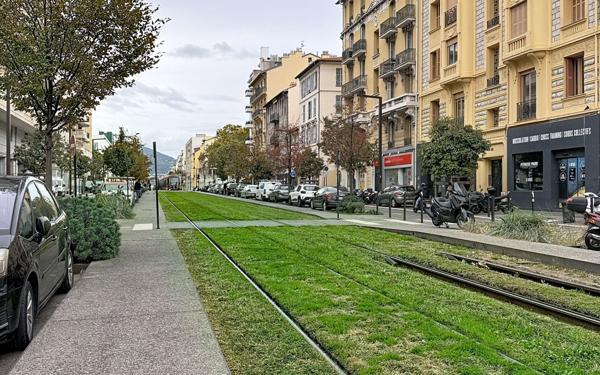 Appartement à vendre    2 pièces •  Nice