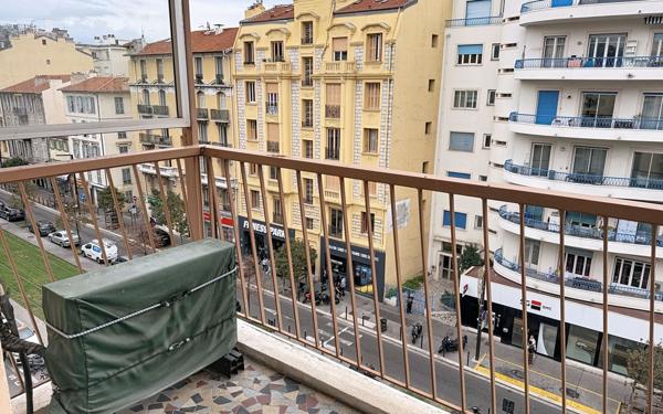 Appartement à vendre    2 pièces •  Nice