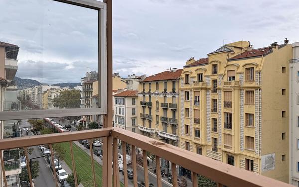 Appartement à vendre    2 pièces •  Nice