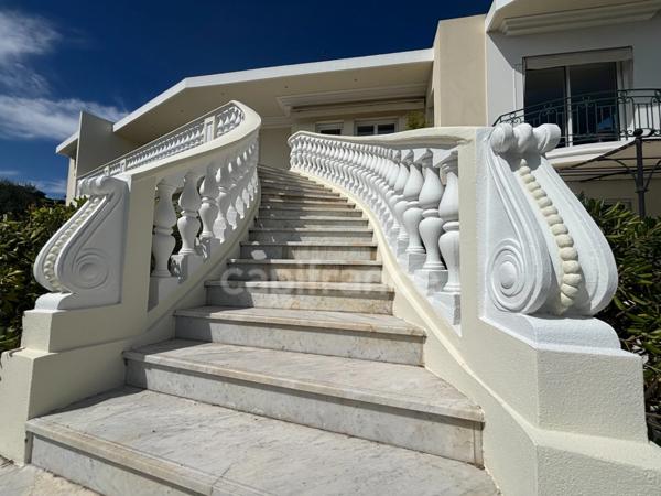 Maison d'architecte à vendre 6 pièces NICE (06),vue mer, 2 séjours, 2 salles à manger, 4 chambres, 4 salles de bain, garage 4 voitures, jardin