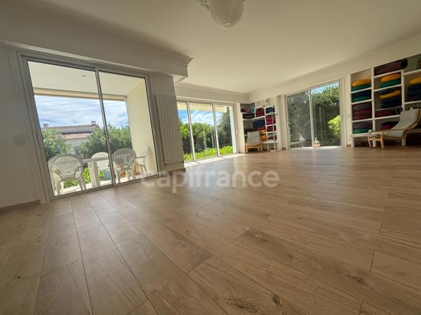 Maison d'architecte à vendre 6 pièces NICE (06),vue mer, 2 séjours, 2 salles à manger, 4 chambres, 4 salles de bain, garage 4 voitures, jardin