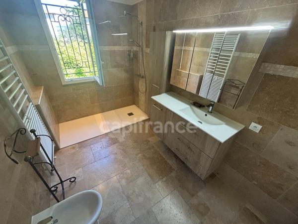 Maison d'architecte à vendre 6 pièces NICE (06),vue mer, 2 séjours, 2 salles à manger, 4 chambres, 4 salles de bain, garage 4 voitures, jardin