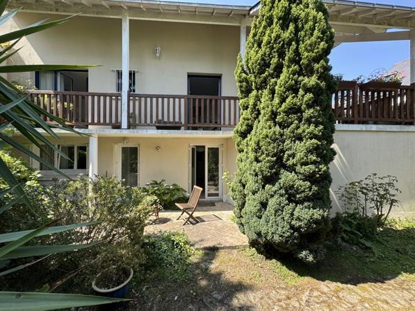 Maison  8 pièce(s)  5 chambre(s)  221 m²