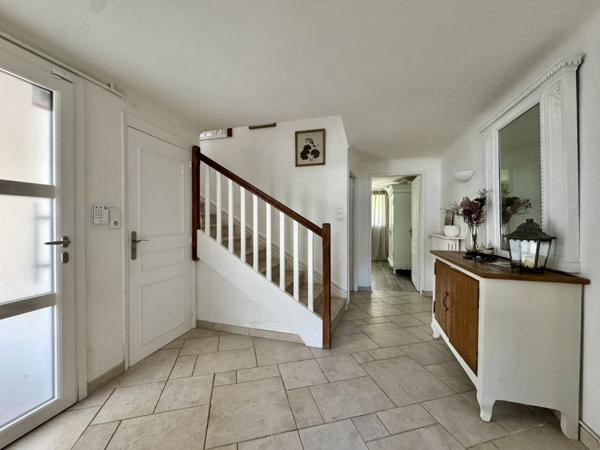 Maison  8 pièce(s)  5 chambre(s)  221 m²