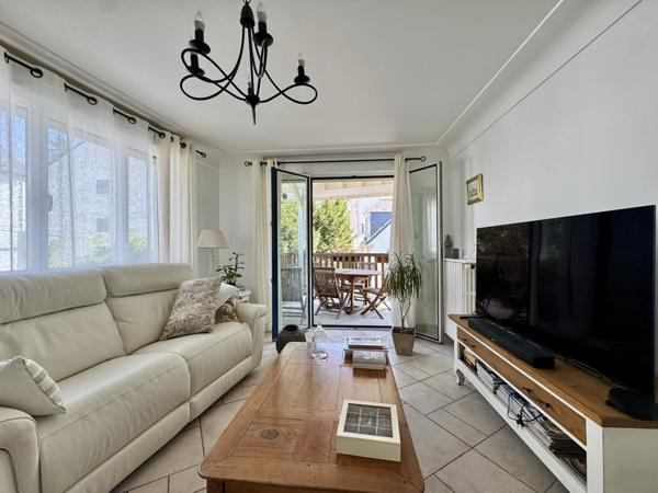 Maison  8 pièce(s)  5 chambre(s)  221 m²