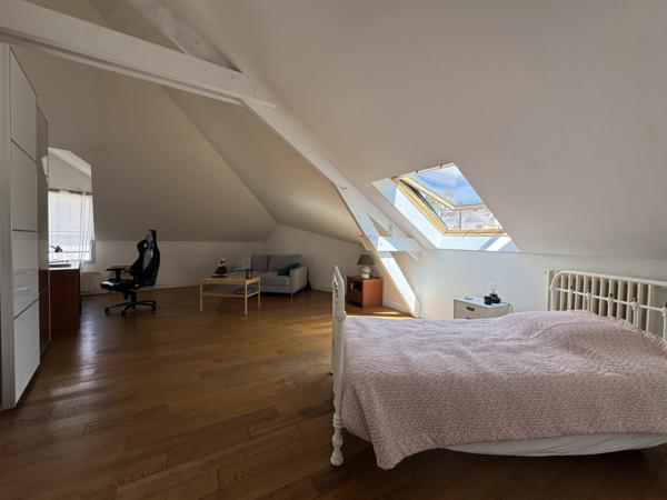 Maison  8 pièce(s)  5 chambre(s)  221 m²