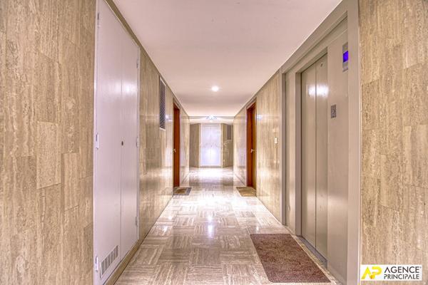 Versailles Clagny Appartement 5 pièces 113 m² rez-de-jardin avec ascenseur, cave et parking et box en sous-sol €690 000 ** - Référence 27259