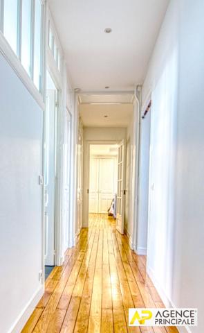 Versailles Notre-Dame Les Prés Appartement 6 pièces 145 m² situé au 2ème étage avec ascenseur (rarissime) €1 290 000 ** - Référence 27214