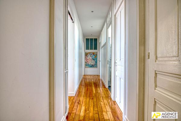 Versailles Notre-Dame Les Prés Appartement 6 pièces 145 m² situé au 2ème étage avec ascenseur (rarissime) €1 290 000 ** - Référence 27214