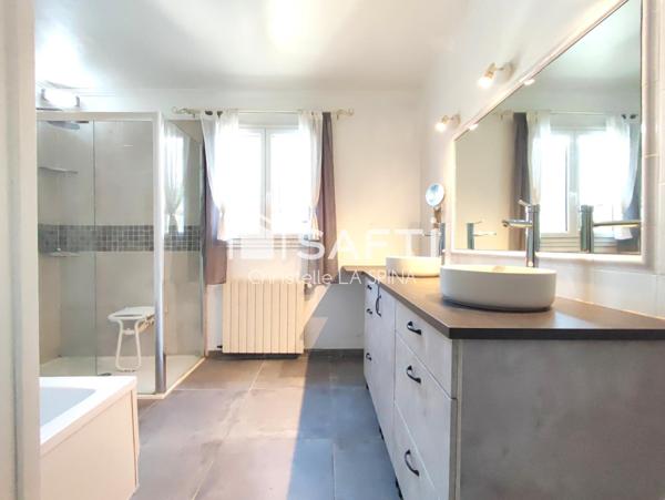 Lumineuse maison familiale avec piscine et garage