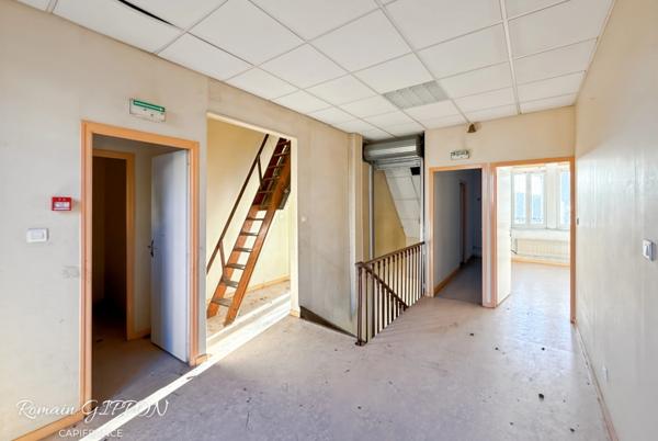 ANCIENNE MAIRIE ET ANCIENNE ÉCOLE À RÉHABILITER – ENVIRON 750 M² DE POTENTIEL HABITABLE