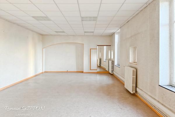ANCIENNE MAIRIE ET ANCIENNE ÉCOLE À RÉHABILITER – ENVIRON 750 M² DE POTENTIEL HABITABLE