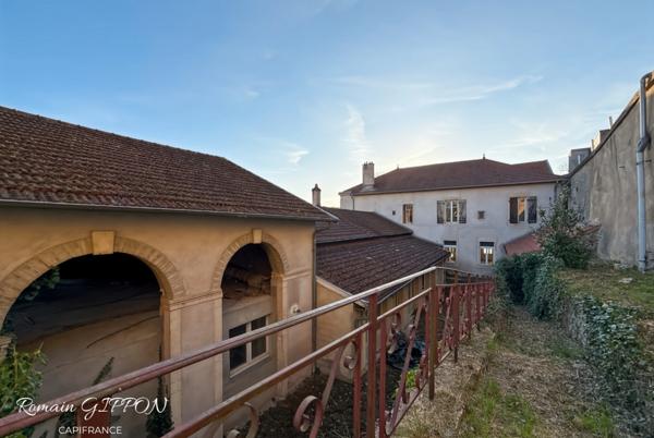 ANCIENNE MAIRIE ET ANCIENNE ÉCOLE À RÉHABILITER – ENVIRON 750 M² DE POTENTIEL HABITABLE