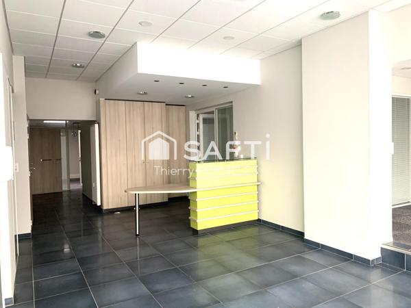 Local commercial ou professionnel de 140m2 - centre ville limoges - belle vitrine - PMR -