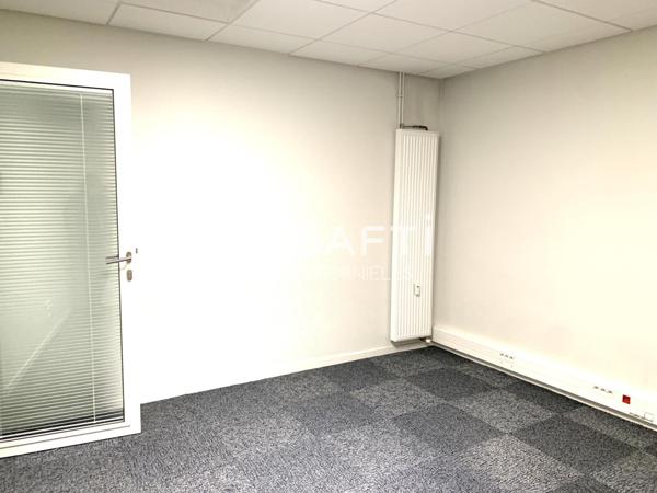Local commercial ou professionnel de 140m2 - centre ville limoges - belle vitrine - PMR -